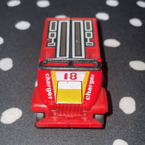 vintage MC TOY DynaBot Red Charger Pull Back N Go Transforming Robot 1985 - Picture 2 of 6